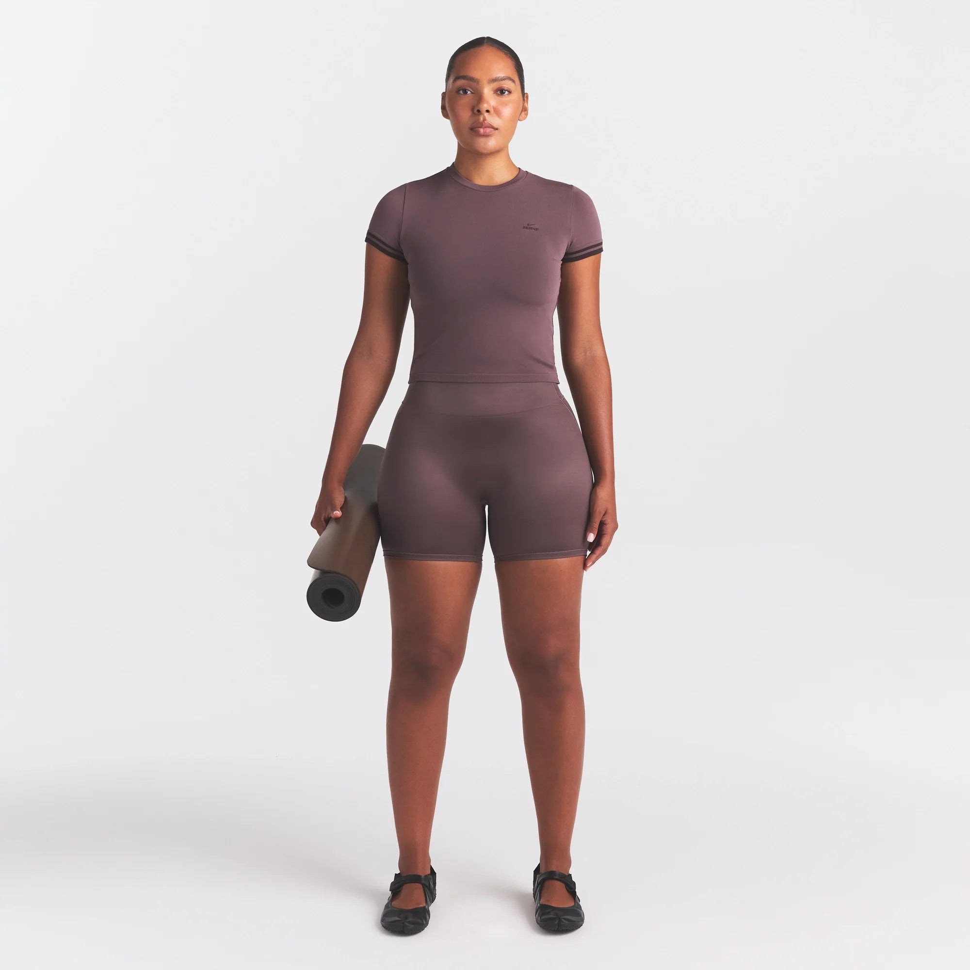 NikeSKIMS SATIN SHINE BONDED WAIST 5" BIKER SHORT | RESIN