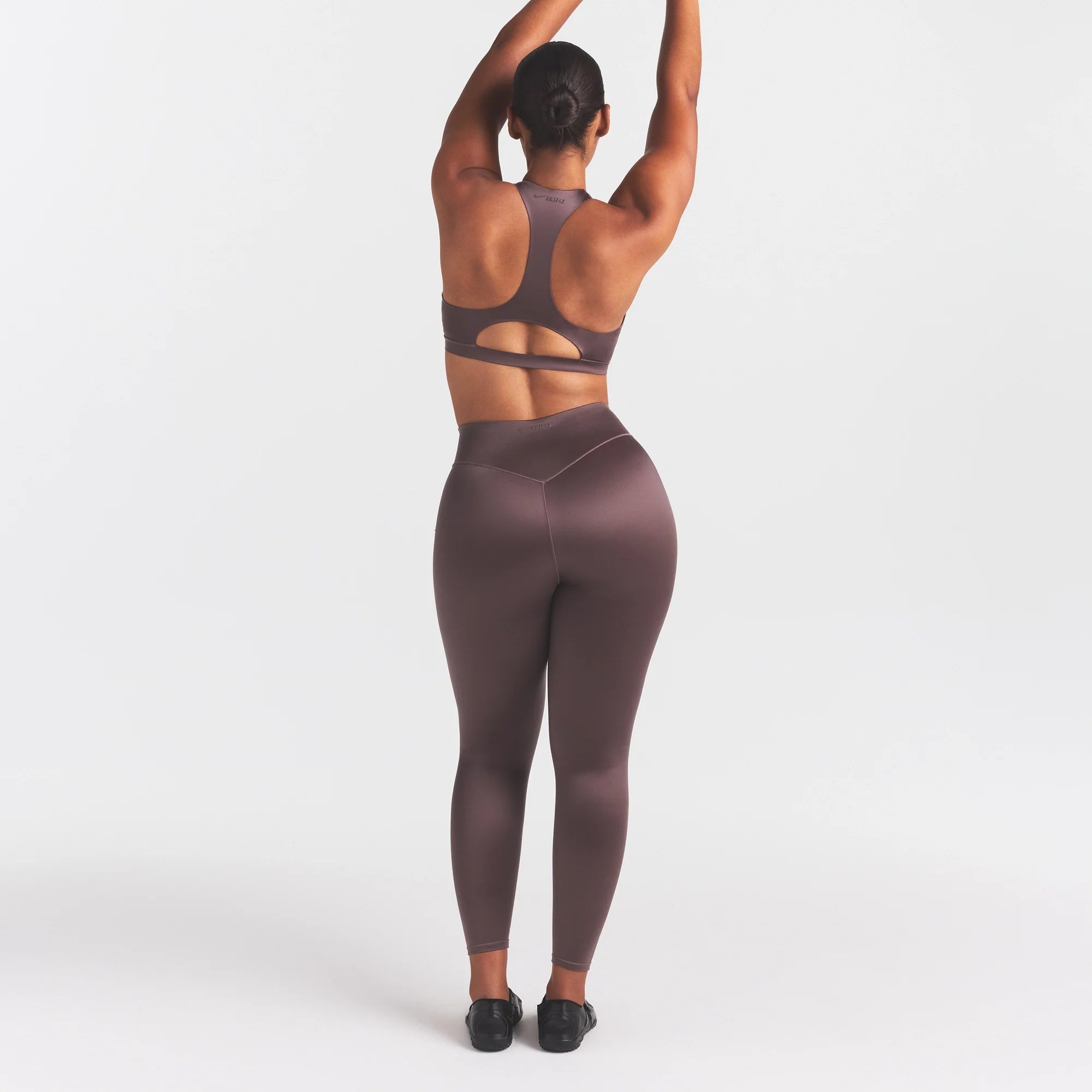 NikeSKIMS SATIN SHINE BONDED WAIST 26" LEGGING | RESIN