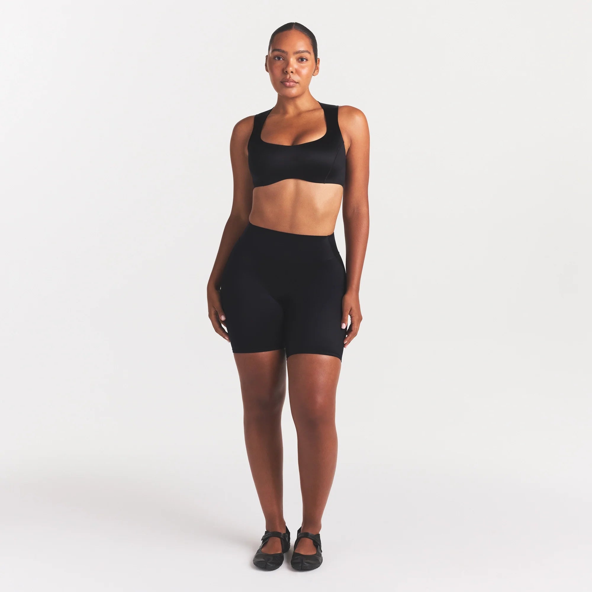 NikeSKIMS SATIN SHINE BONDED WAIST 7" BIKER SHORT | OBSIDIAN