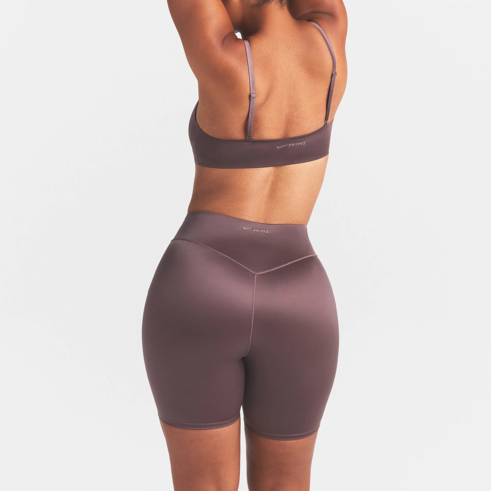 NikeSKIMS SATIN SHINE BONDED WAIST 7" BIKER SHORT | RESIN