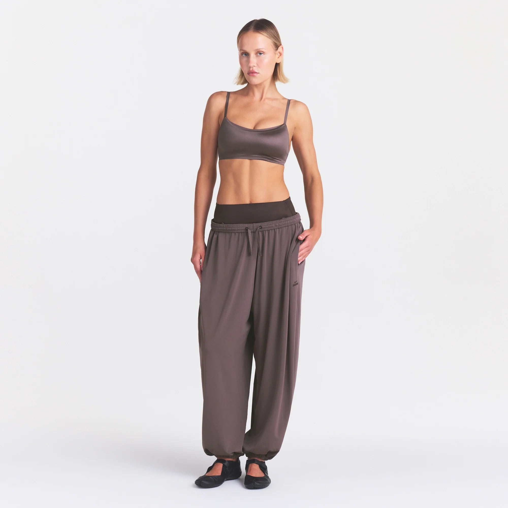 NikeSKIMS STRETCH KNIT BALLOON PANT | RESIN