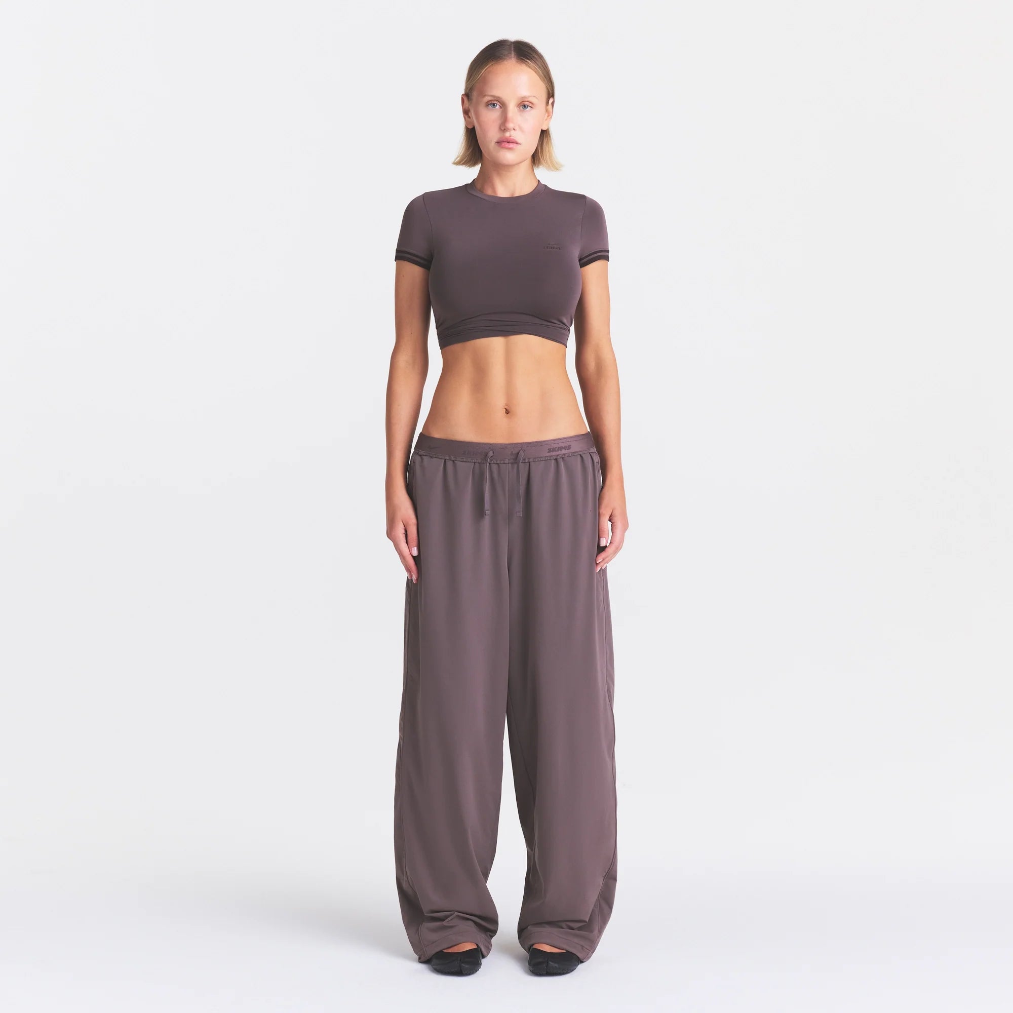 NikeSKIMS STRETCH NYLON OVERSIZED PANT | RESIN