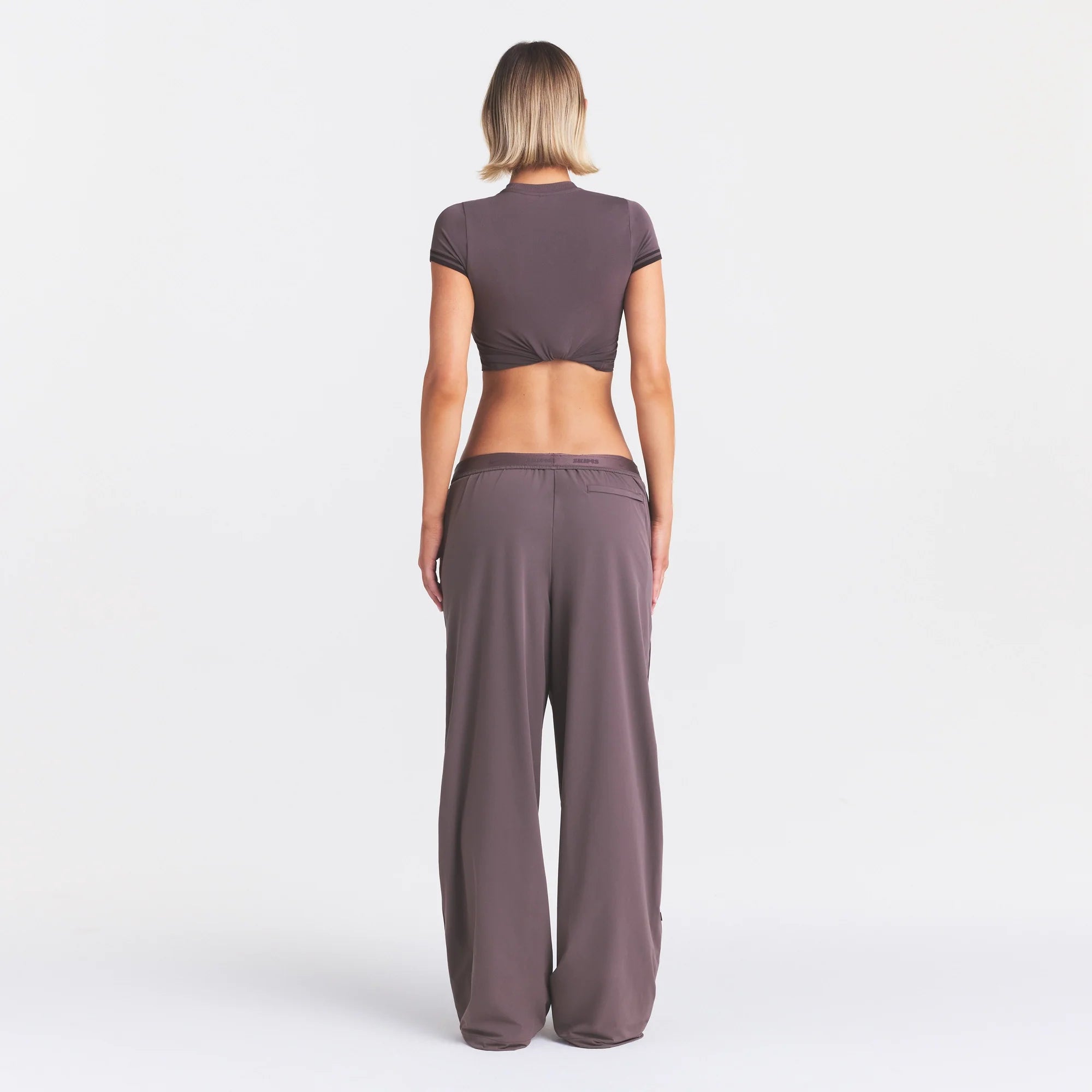 NikeSKIMS STRETCH NYLON OVERSIZED PANT | RESIN