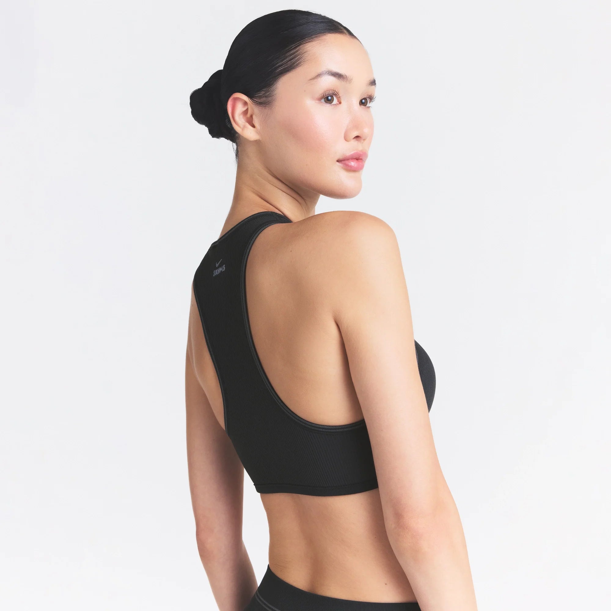 NikeSKIMS RIBBED SEAMLESS RACER FRONT BRA | OBSIDIAN