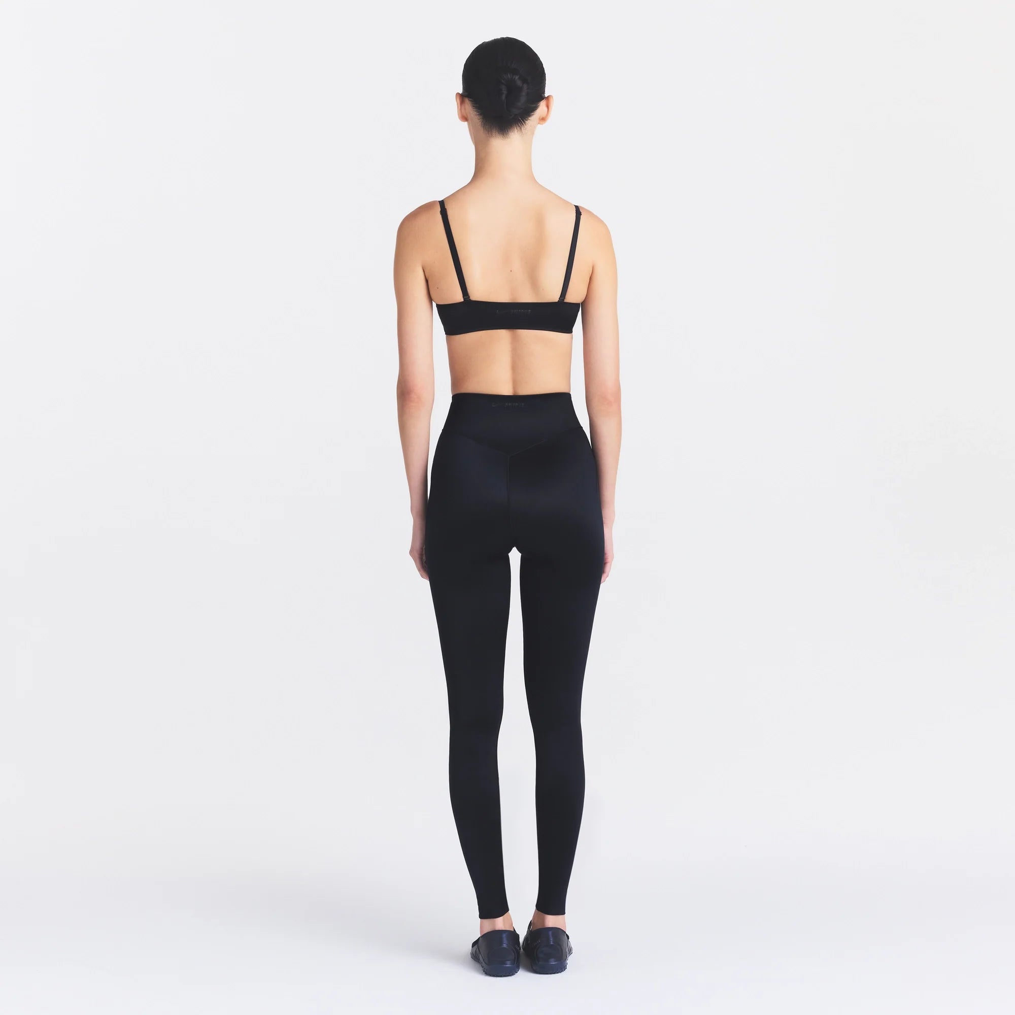 NikeSKIMS SATIN SHINE SCOOP CAMI BRA | OBSIDIAN