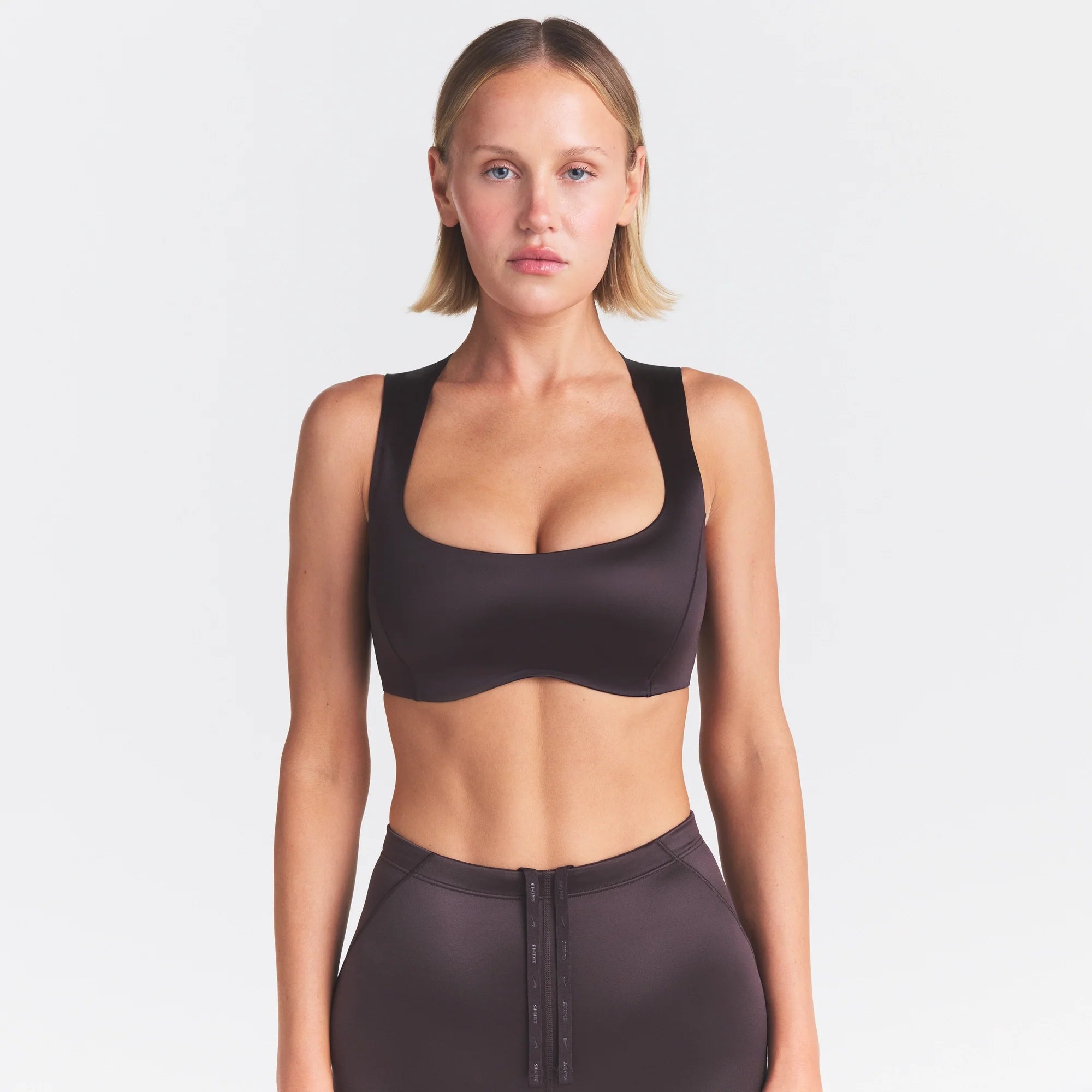 NikeSKIMS SATIN SHINE WIDE SCOOP BRA | PHOENIX