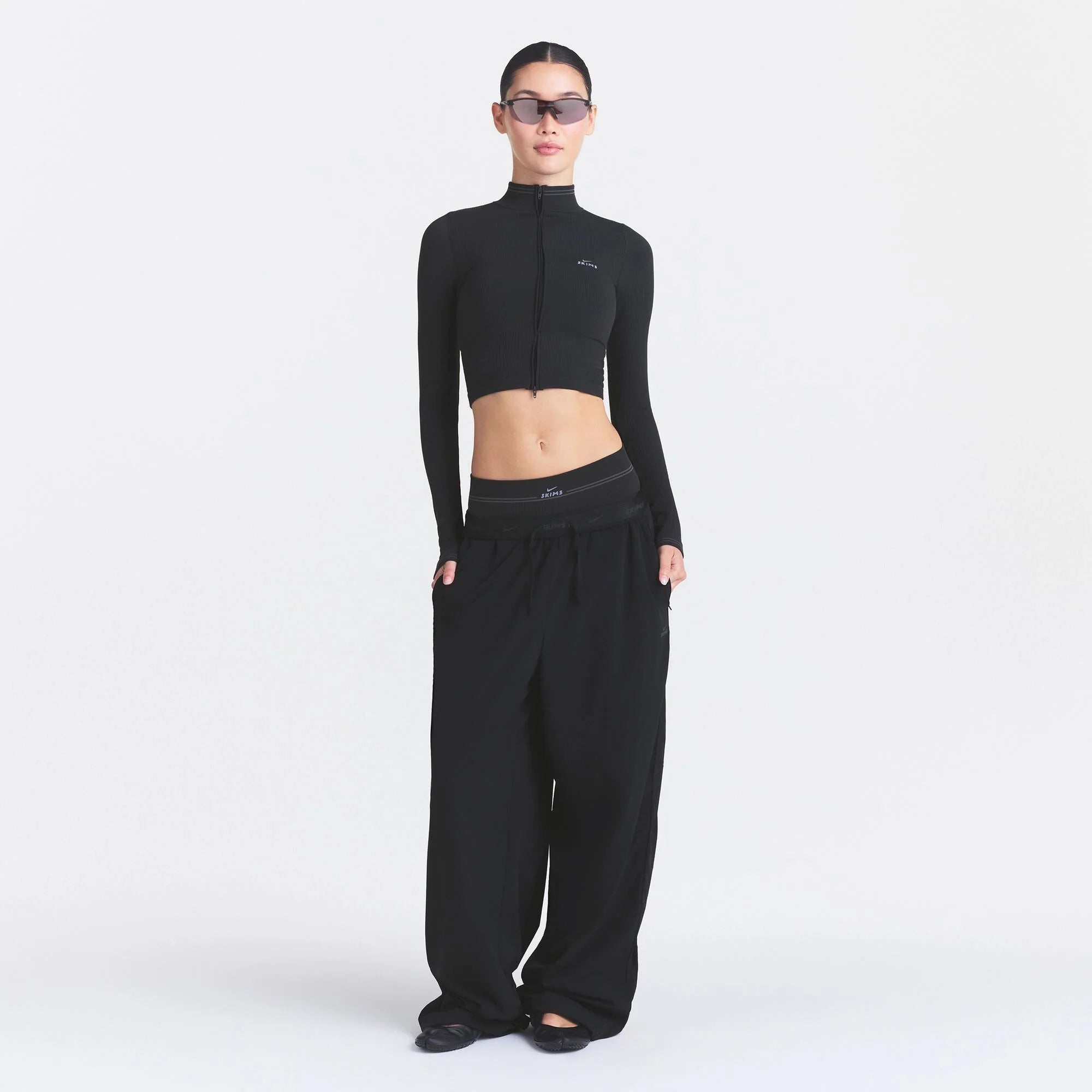 NikeSKIMS RIBBED SEAMLESS ZIP UP CROP JACKET | OBSIDIAN