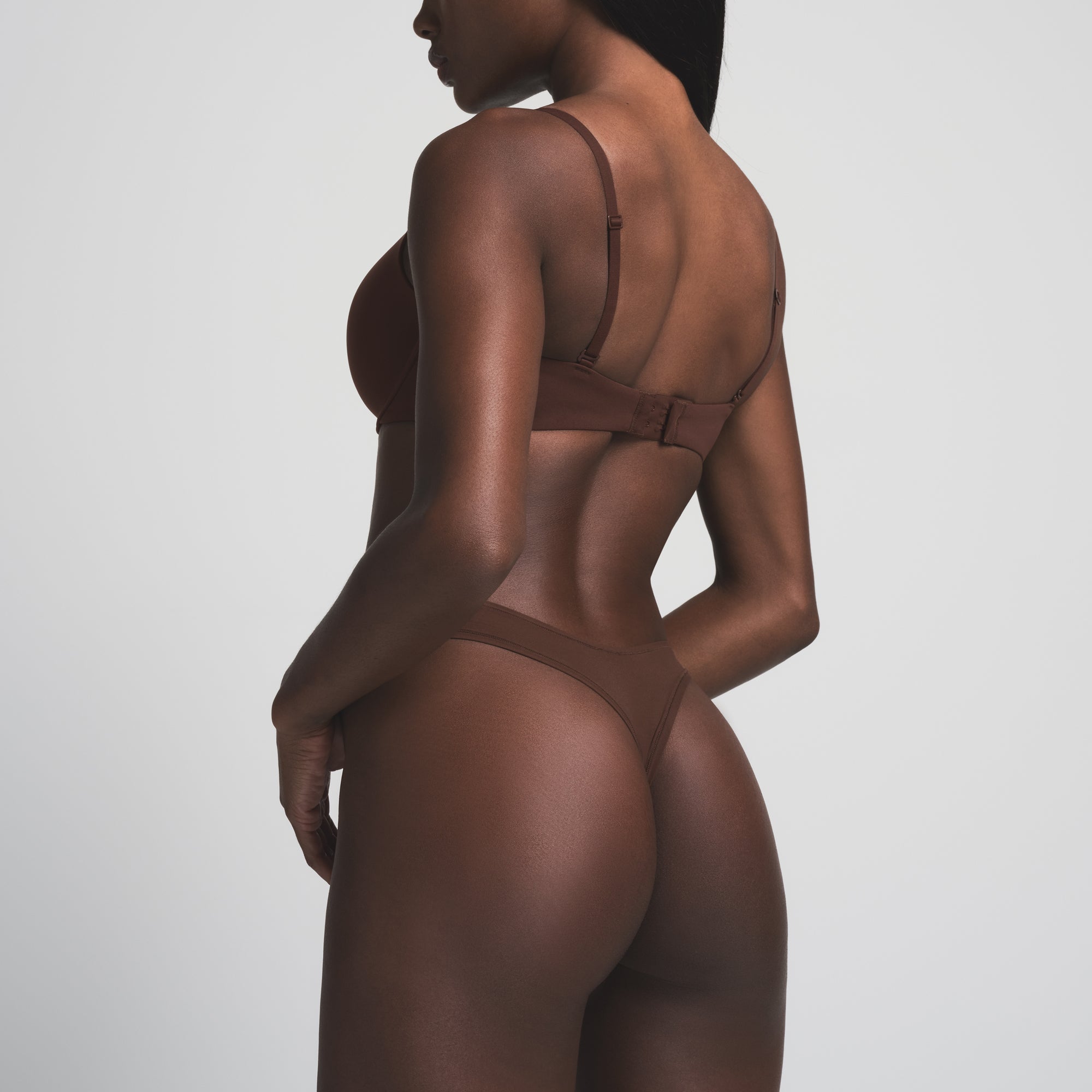 FITS EVERYBODY DIPPED FRONT THONG | COCOA