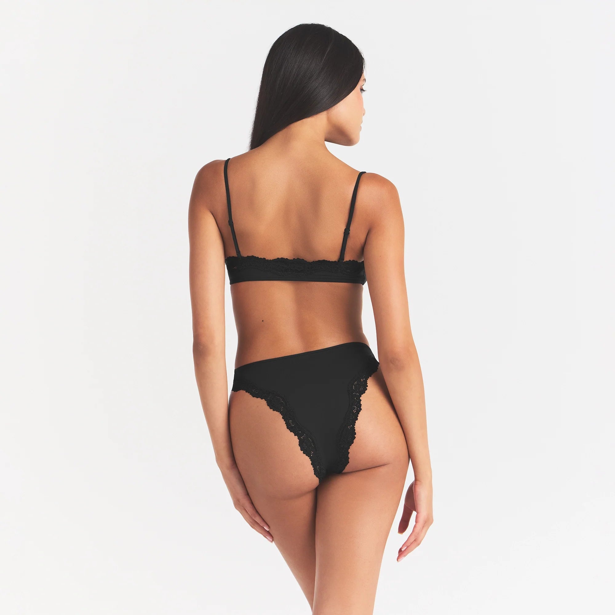 FITS EVERYBODY LACE TANGA | ONYX