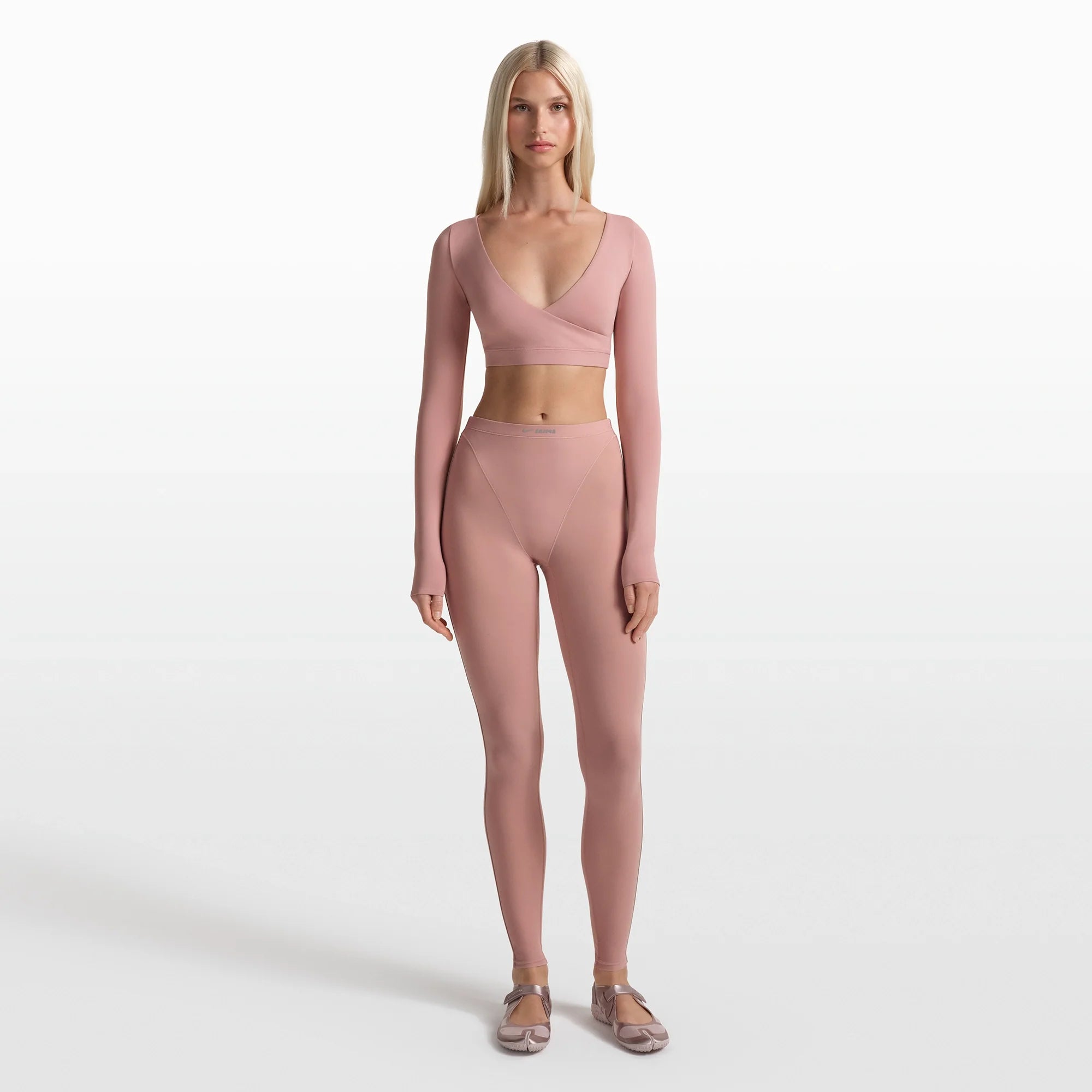 NikeSKIMS WEIGHTLESS LAYERS V-PANEL 28" LEGGING | HIMALAYAN