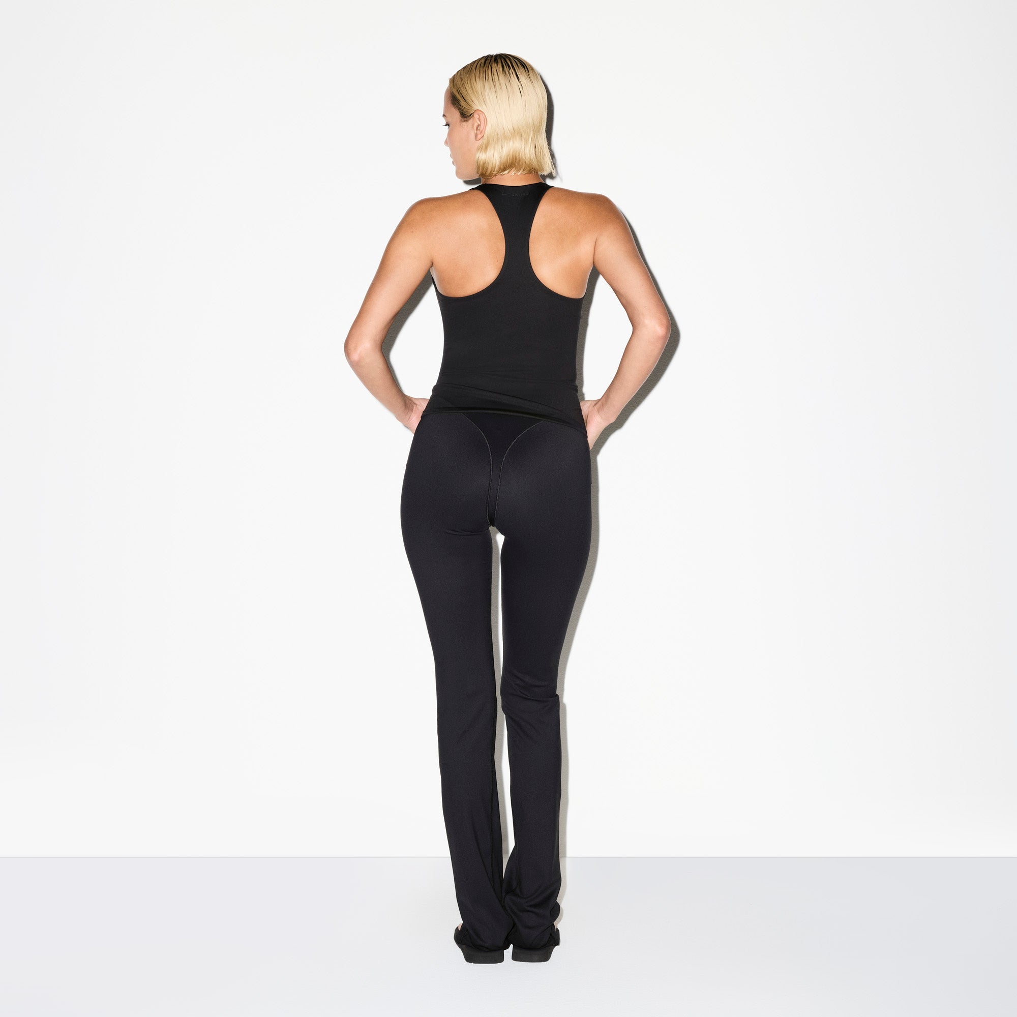 NikeSKIMS MATTE V-LINE 39" STRAIGHT LEGGING | OBSIDIAN