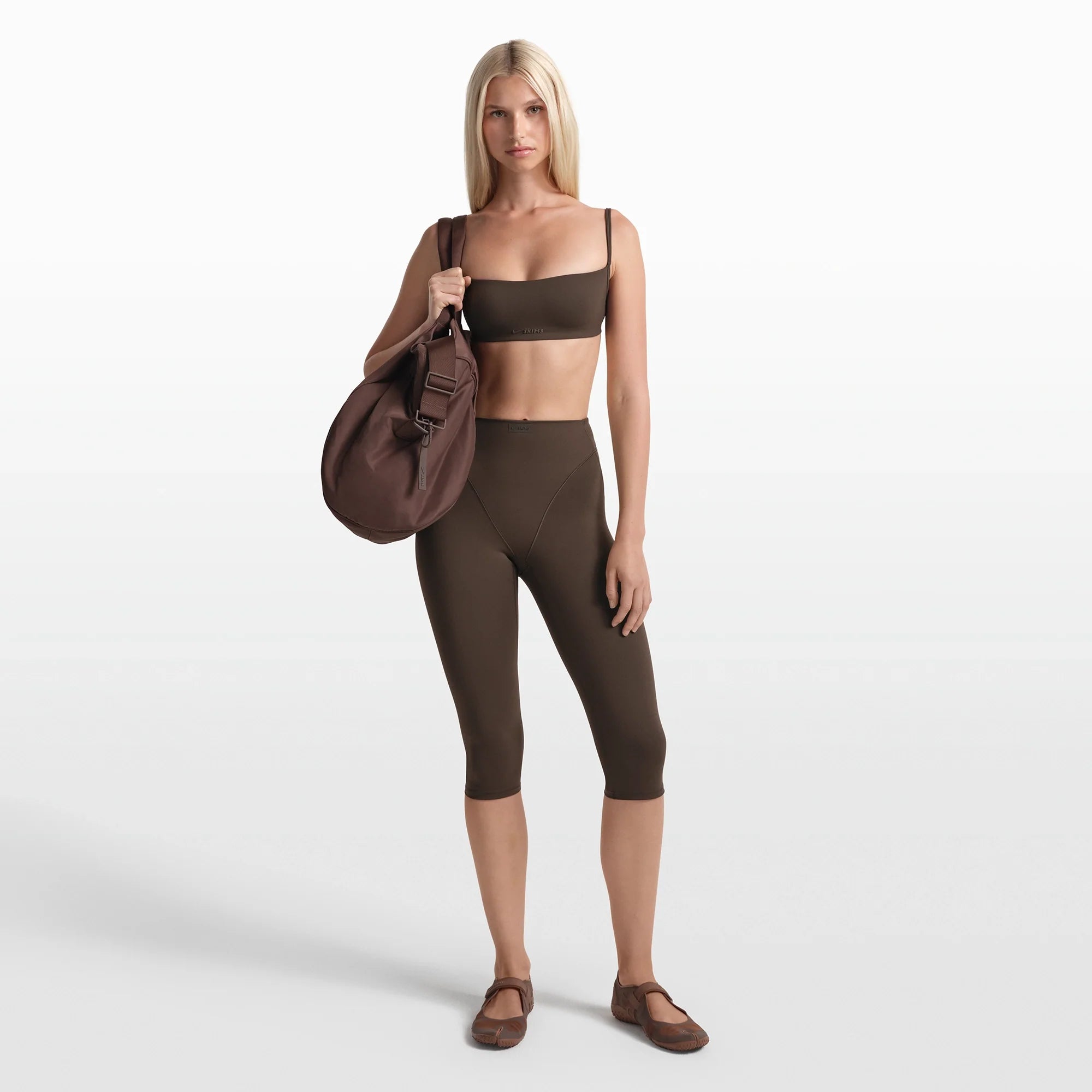 NikeSKIMS MATTE 17" V-LINE CAPRI LEGGING | DARK SEPIA
