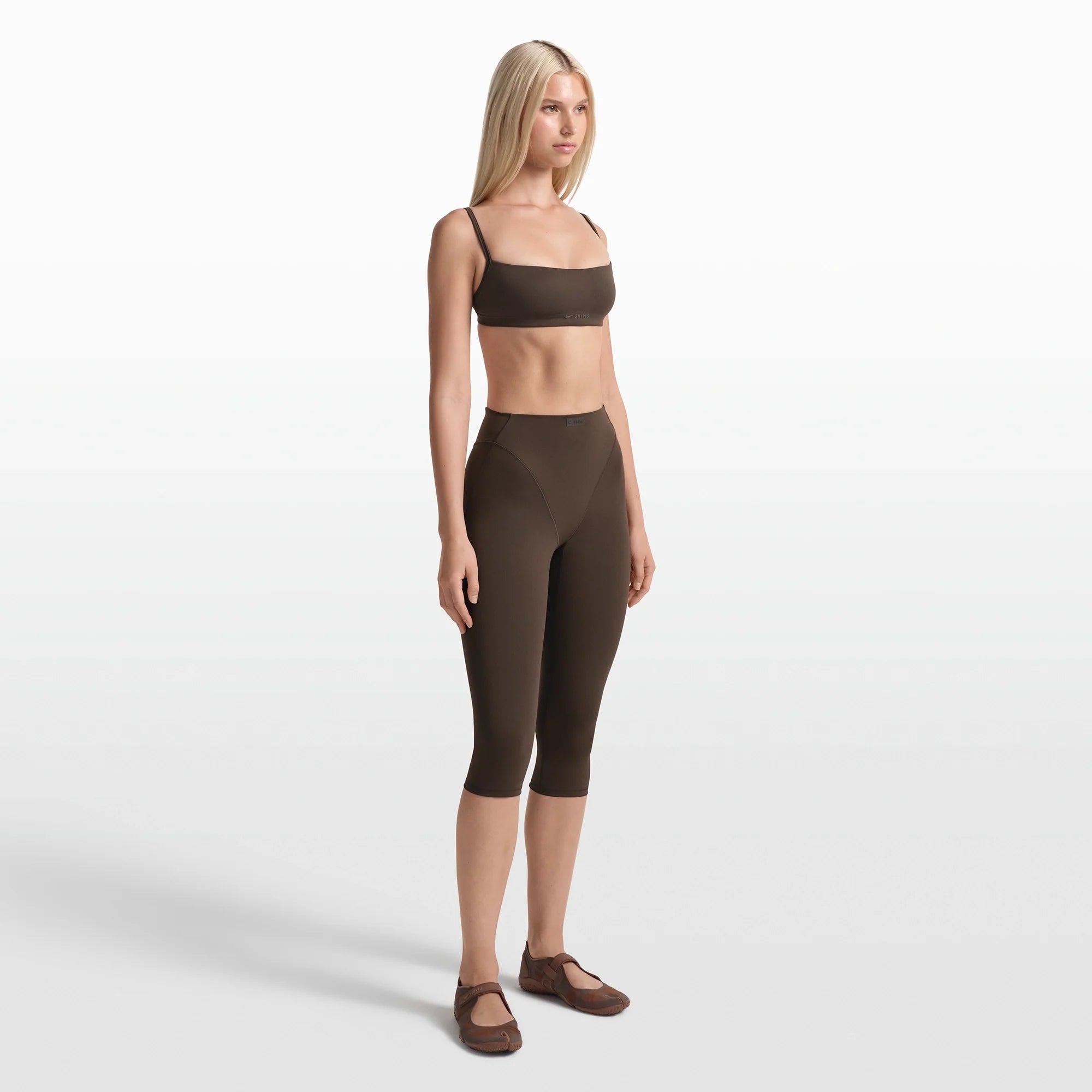 NikeSKIMS MATTE 17" V-LINE CAPRI LEGGING | DARK SEPIA