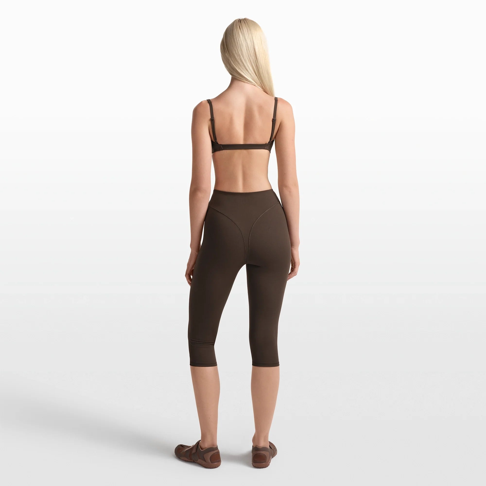 NikeSKIMS MATTE 17" V-LINE CAPRI LEGGING | DARK SEPIA
