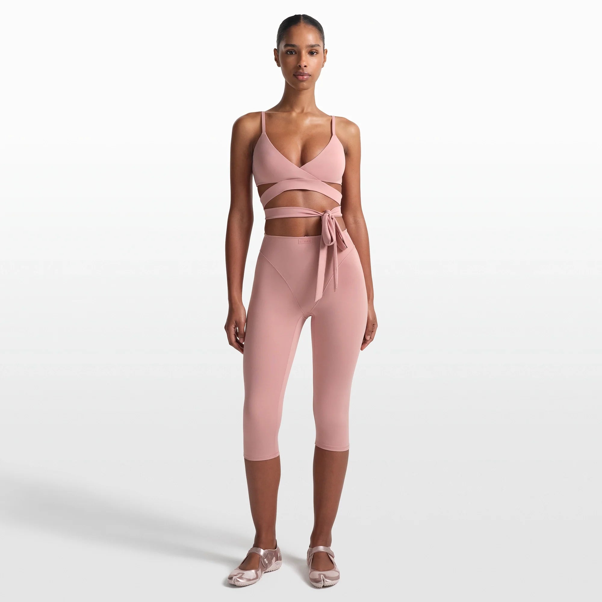 NikeSKIMS MATTE 17" V-LINE CAPRI LEGGING | HIMALAYAN