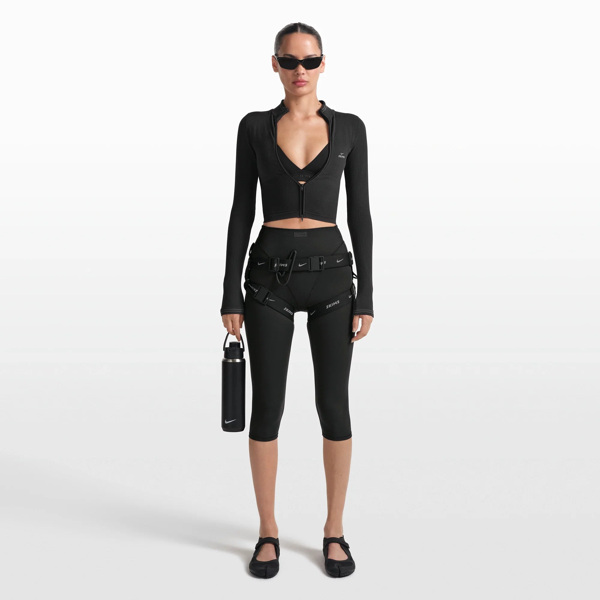 NikeSKIMS MATTE 17" V-LINE CAPRI LEGGING | OBSIDIAN