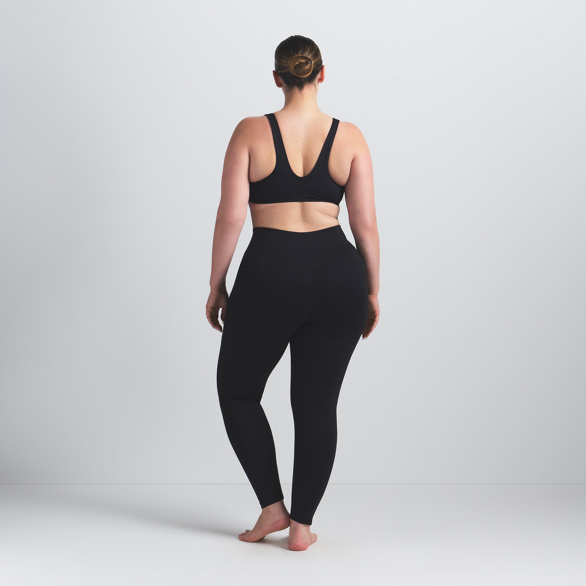 NikeSKIMS MATTE KNEE GRIP 26" LEGGING | OBSIDIAN