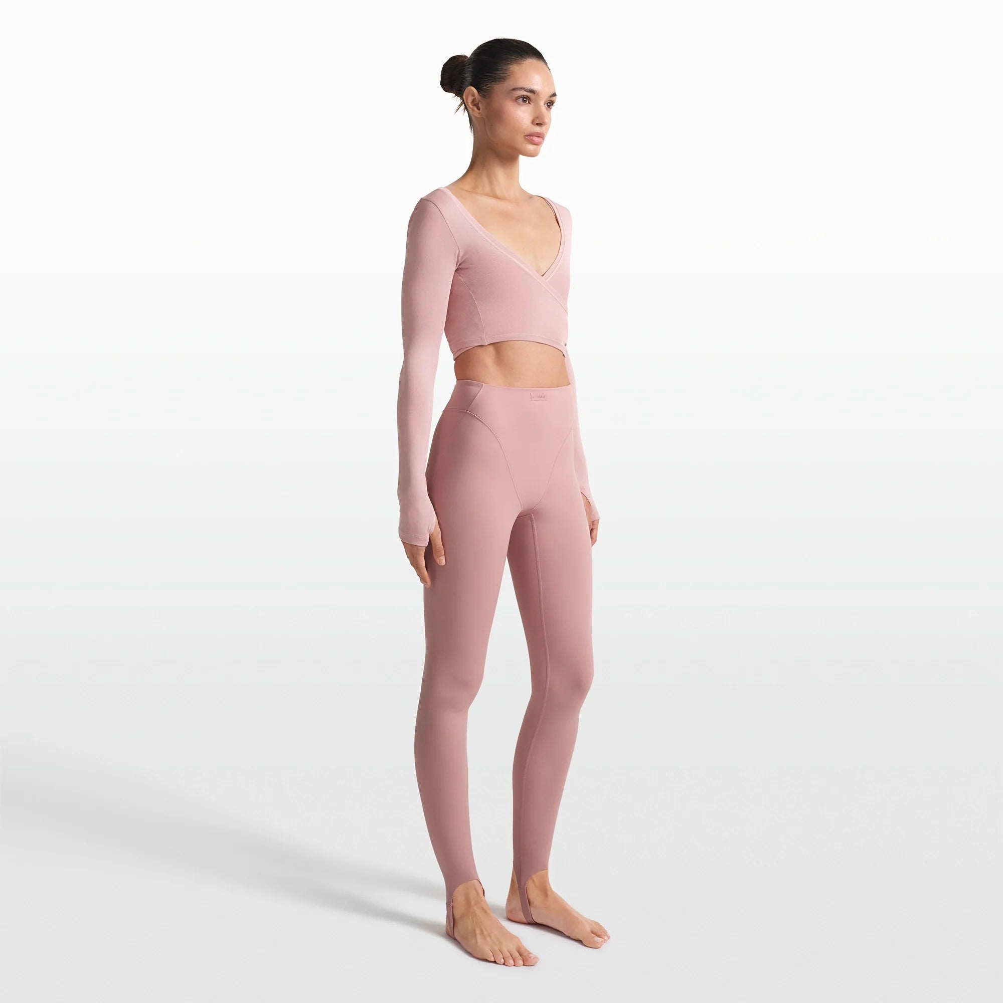 NikeSKIMS MATTE V-LINE STIRRUP LEGGING | HIMALAYAN
