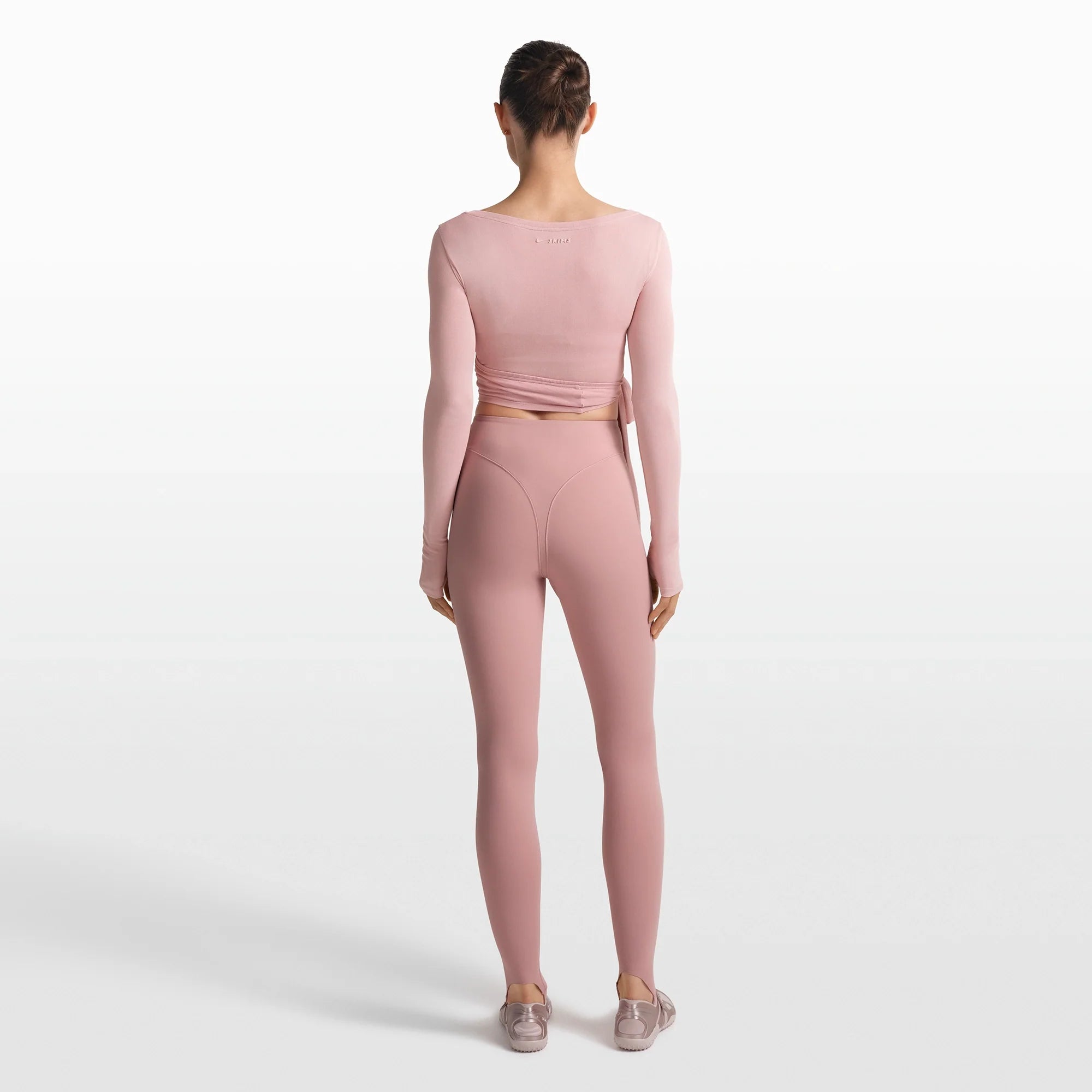 NikeSKIMS MATTE V-LINE STIRRUP LEGGING | HIMALAYAN