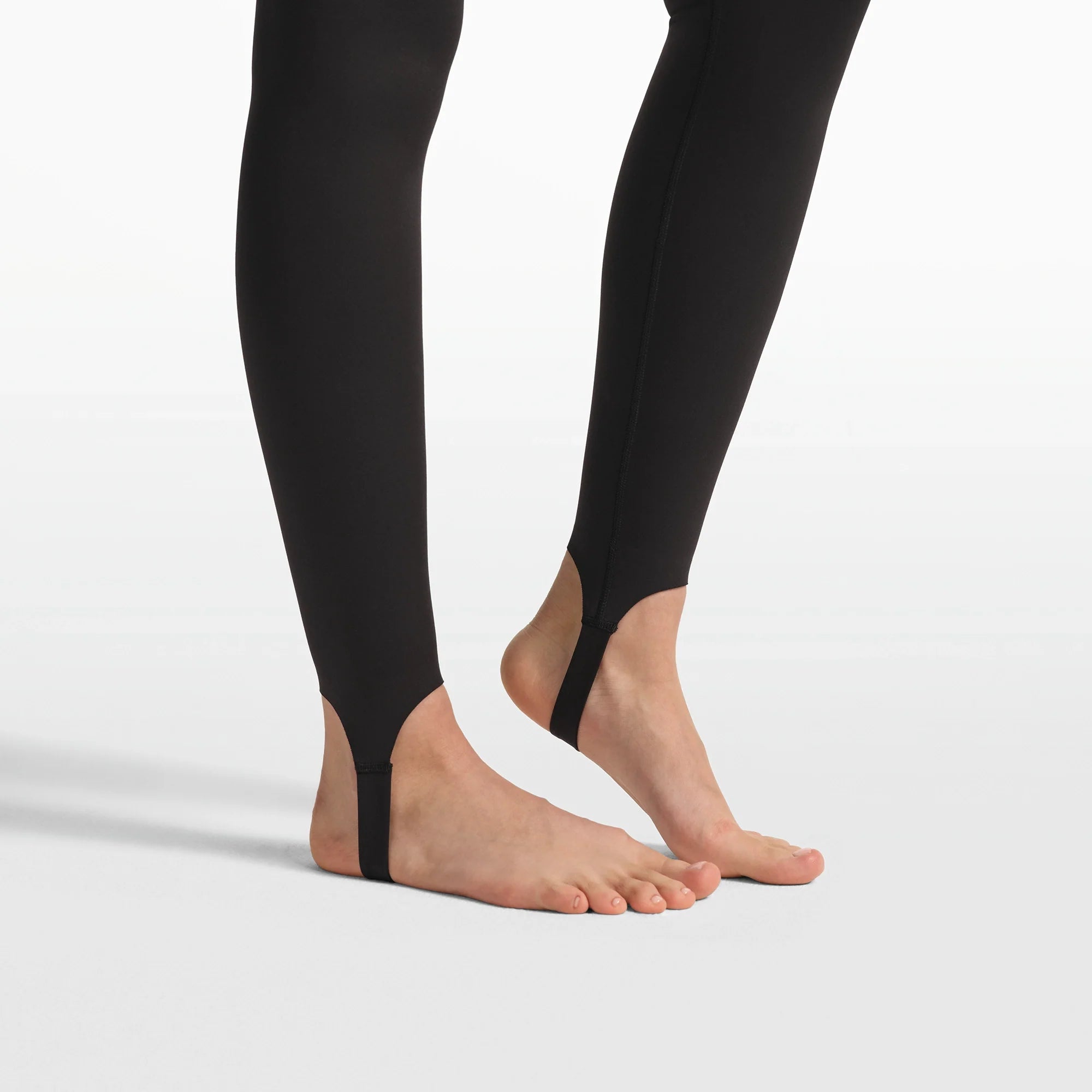 NikeSKIMS MATTE V-LINE STIRRUP LEGGING | OBSIDIAN