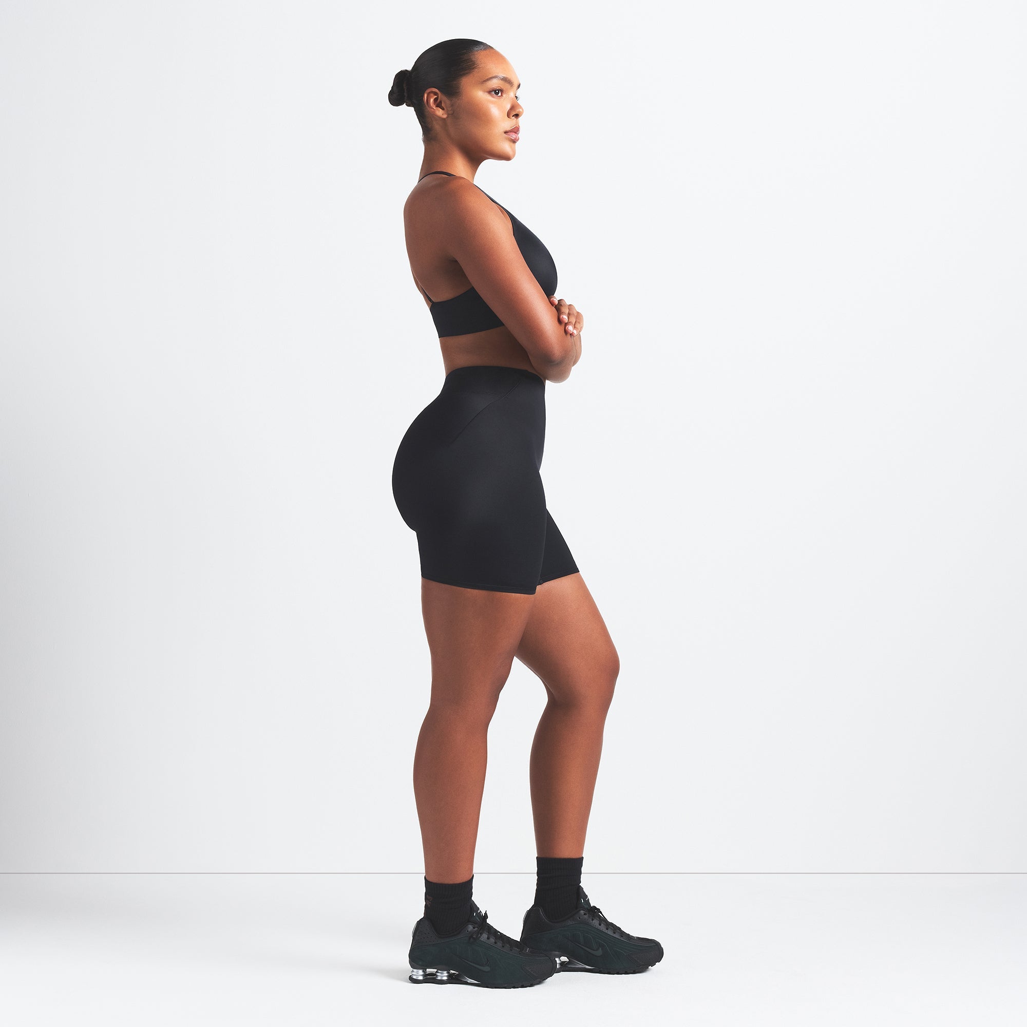 NikeSKIMS SHINE BONDED WAIST 5" BIKER SHORT | OBSIDIAN