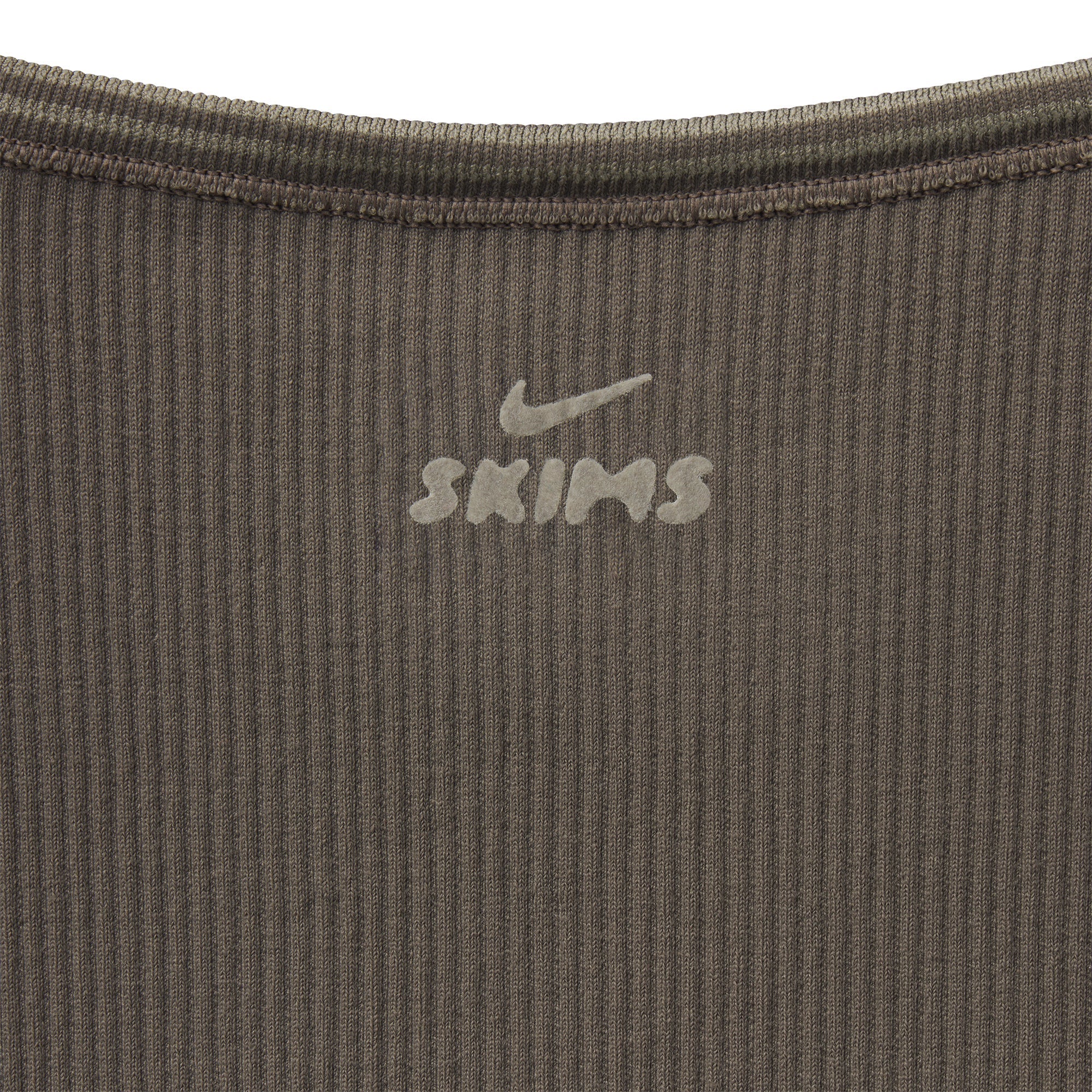NikeSKIMS RIBBED SEAMLESS BABY T-SHIRT | DUSTY OAKMOSS