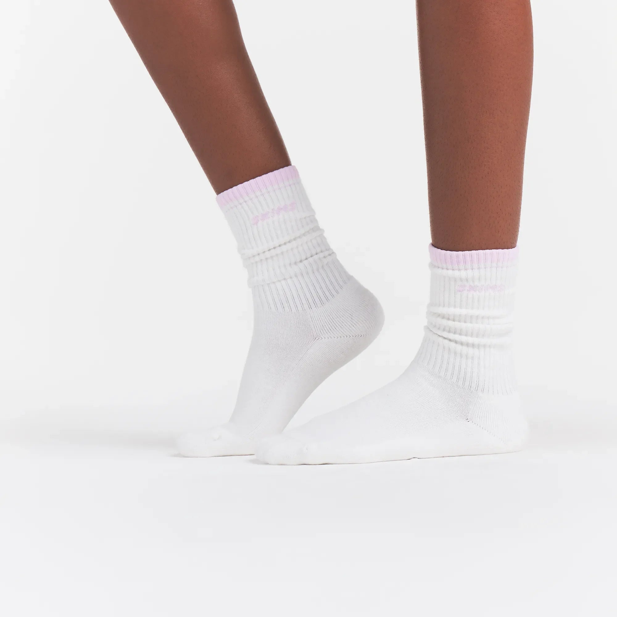 SKIMS SOCKS RIBBED CREW LOGO SOCK | SNOW AND CHERRY BLOSSOM