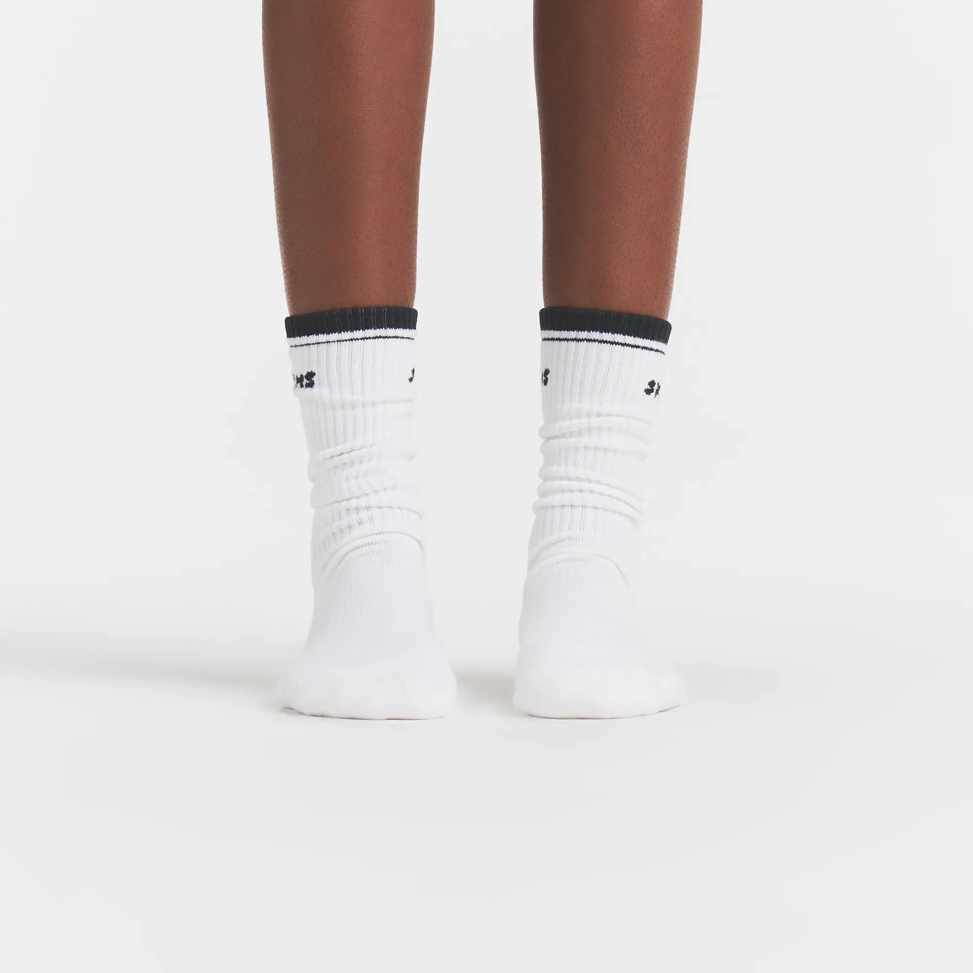 SKIMS SOCKS RIBBED CREW LOGO SOCK | SNOW AND ONYX