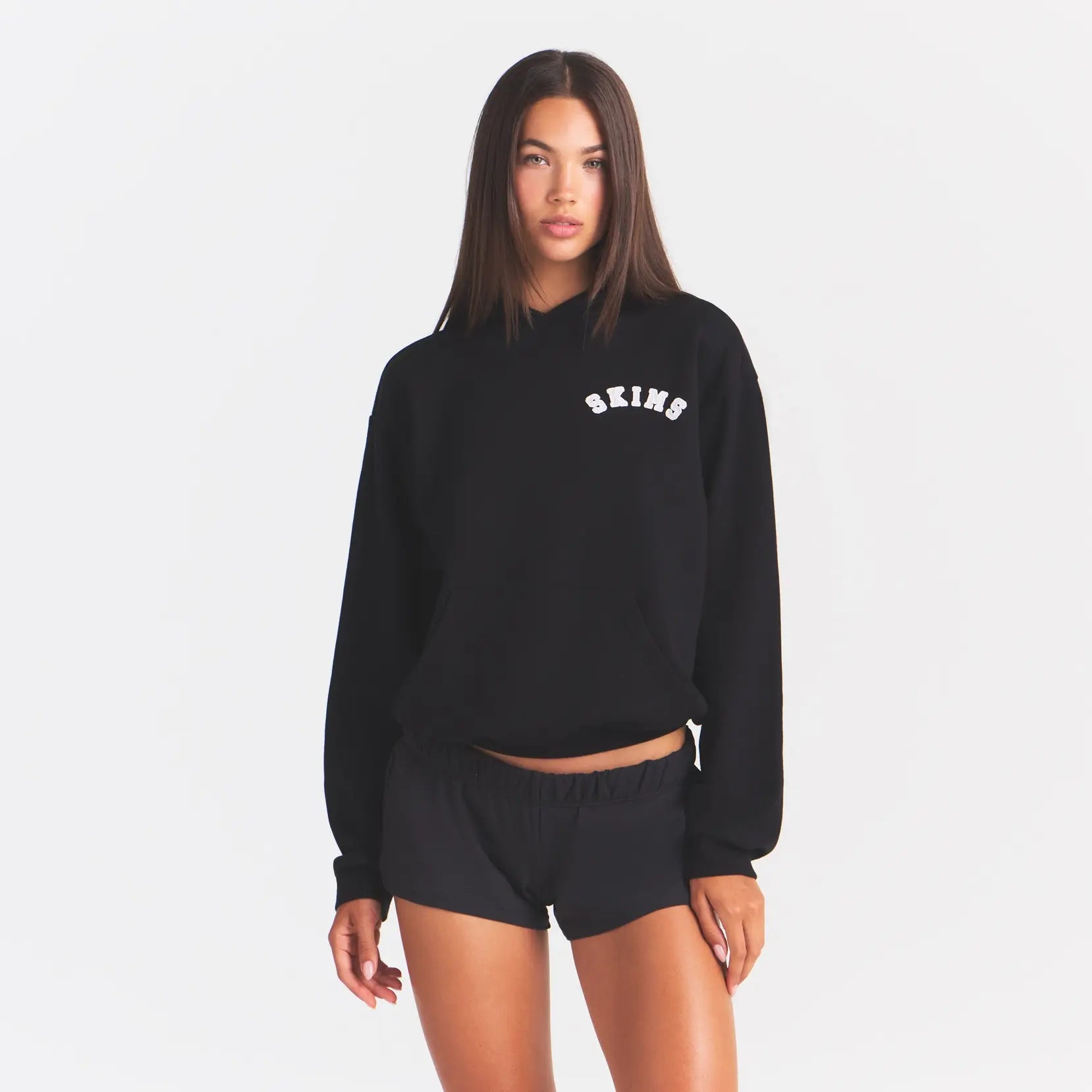 COTTON FLEECE CLASSIC HOODIE | ONYX SNOW ARCHED SKIMS LOGO