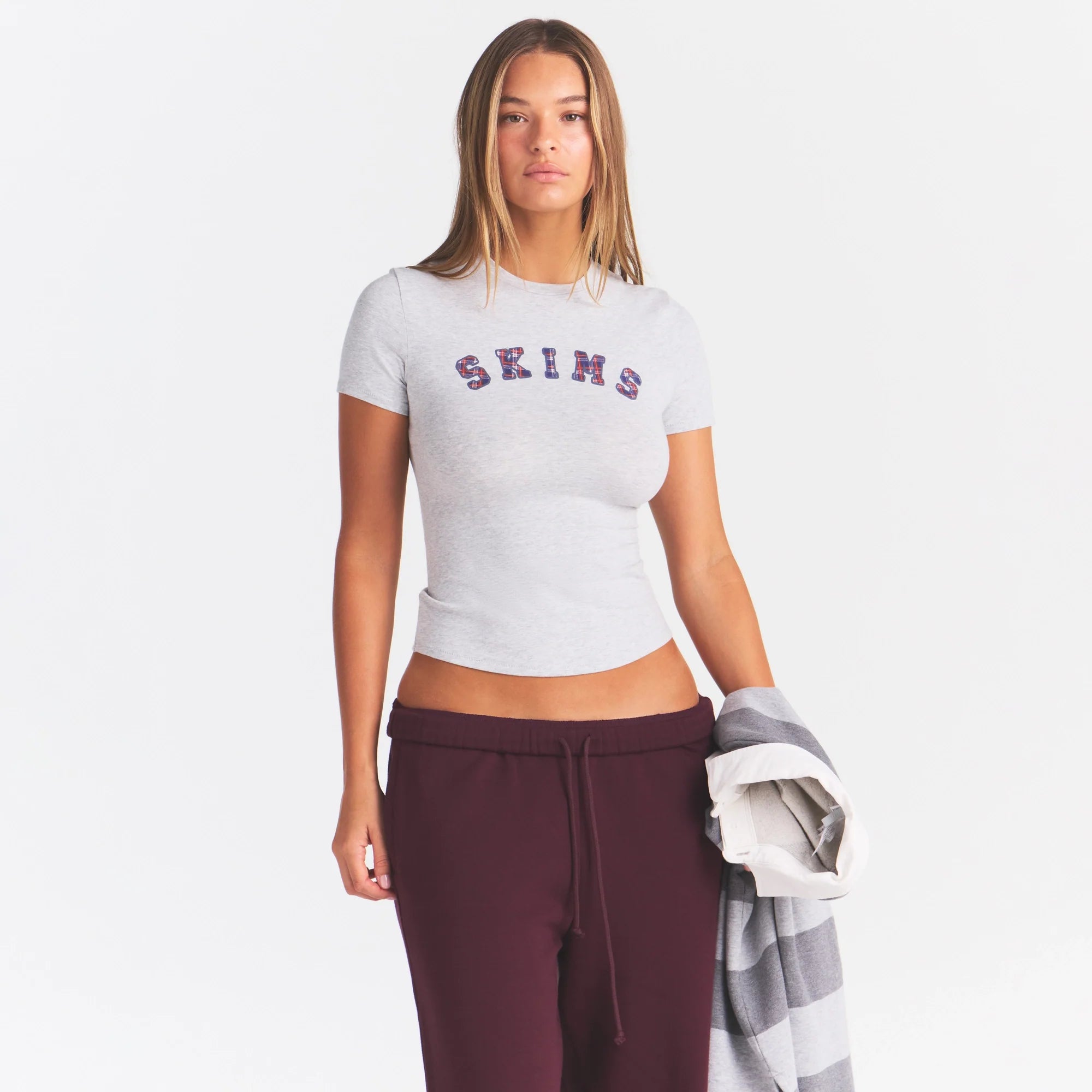 COTTON JERSEY LOGO T-SHIRT | LIGHT HEATHER GREY ARCHED SKIMS PLAID