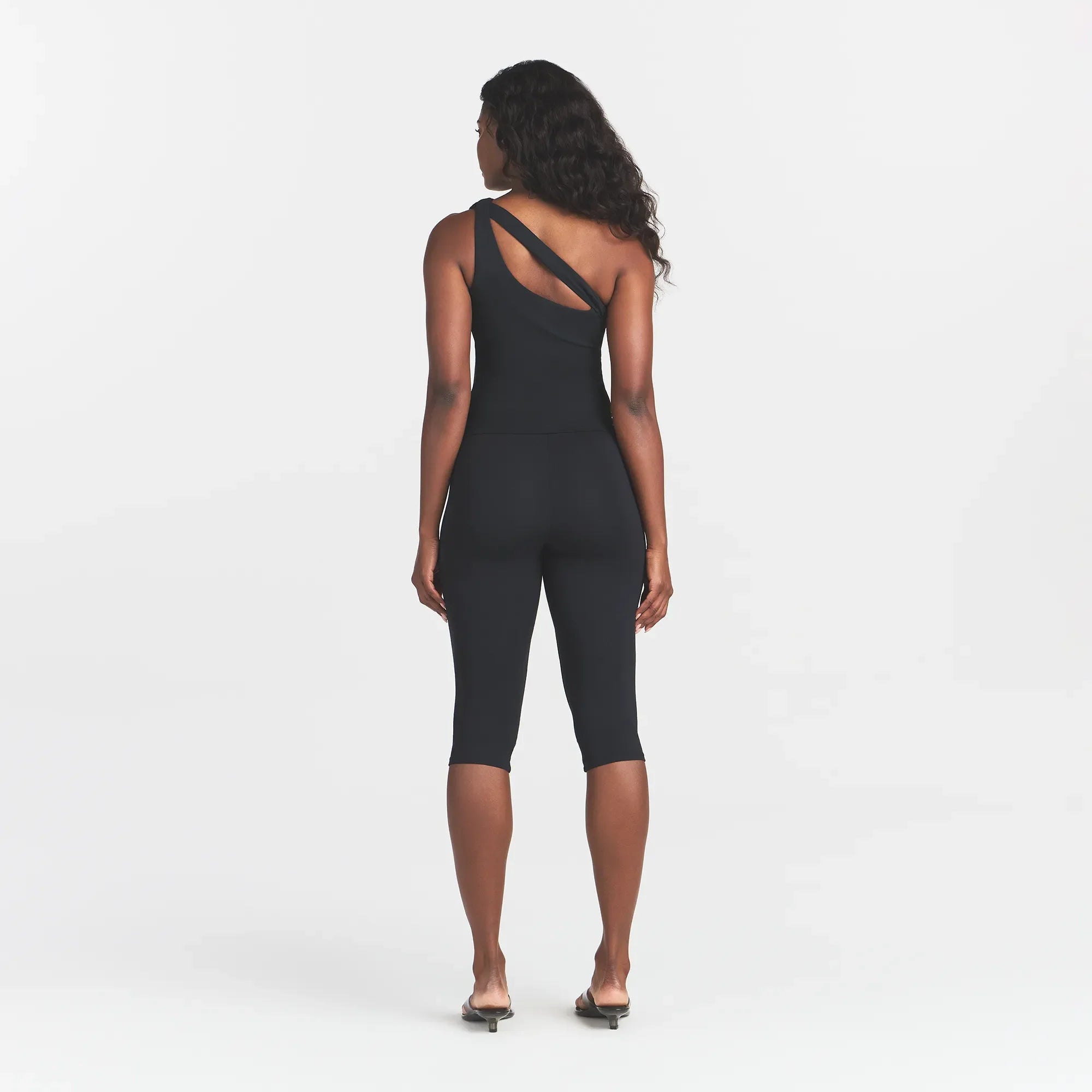 SMOOTH LAYERS ONE SHOULDER TOP | OBSIDIAN
